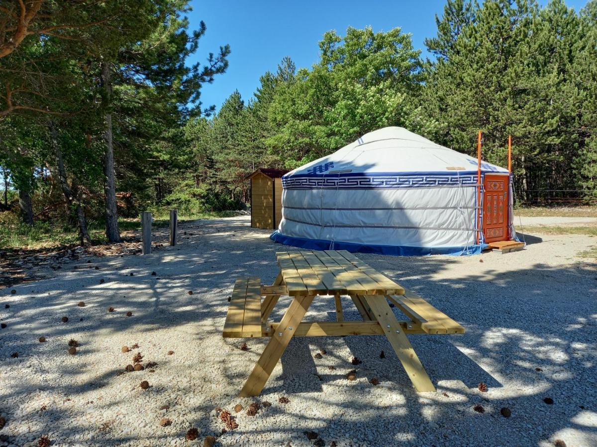 A Ventoux Yourte Monieux Exteriér fotografie